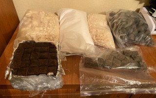 Цукерки з психотропами: у Киеві накрили дилера із 4 кг «смаколиків»