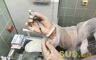 Стало известно, будут ли в Украине прививать третьей дозой Pfizer