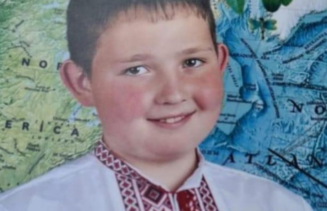 Под Киевом несколько дней ищут русоволосого ребенка, фото