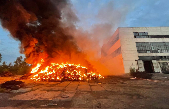 На Луганщині сталася пожежа на території заводу