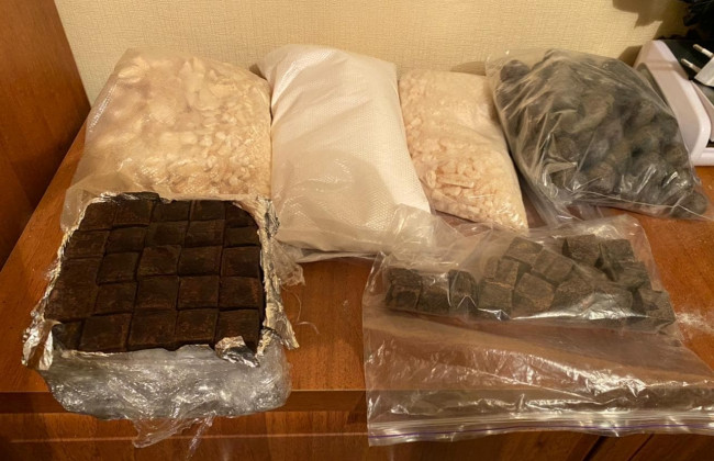 Цукерки з психотропами: у Киеві накрили дилера із 4 кг «смаколиків»