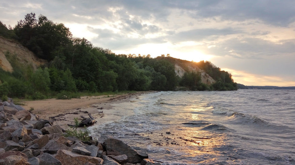 Не поділили місце відпочинку: на Київському морі побилися дві компанії