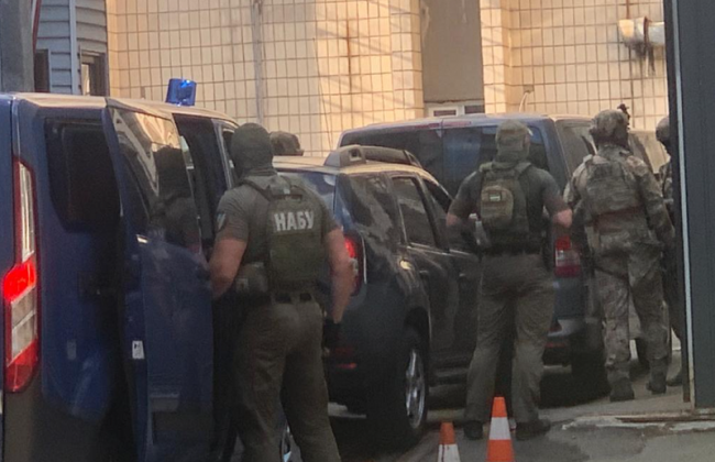 Задержание судьи Чауса: спецназ НАБУ заблокировал здание СБУ в Киеве, видео