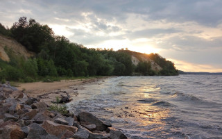 Не поділили місце відпочинку: на Київському морі побилися дві компанії