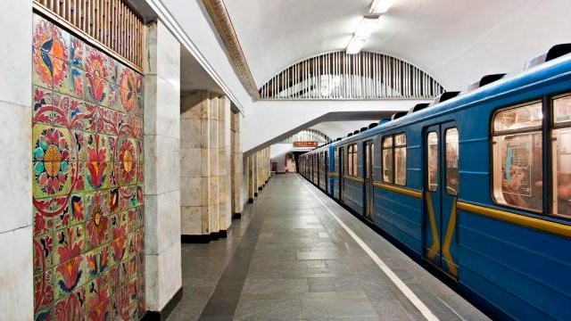 Жесткая драка в киевском метро: кадры не для слабонервных, видео
