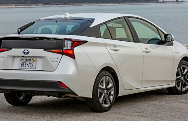 Назвали лучшие гибриды и электрокары до $20 000