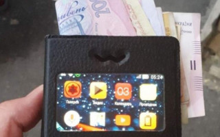 Притворился больным: в Киеве мужчина обокрал медсестру и пациента