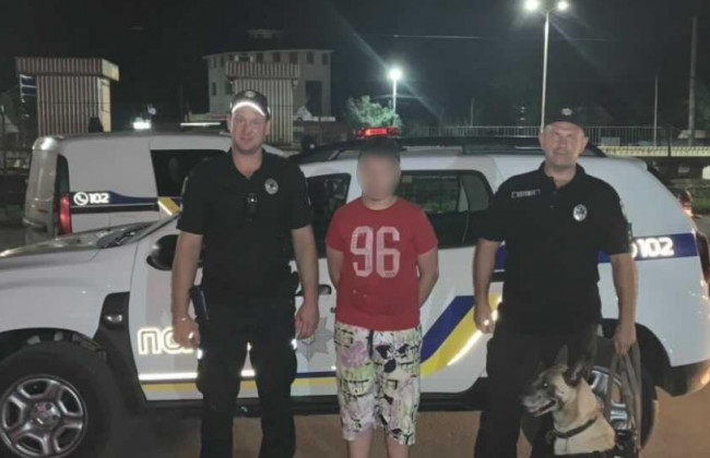 Под Киевом кинологи разыскали пропавшего ребенка