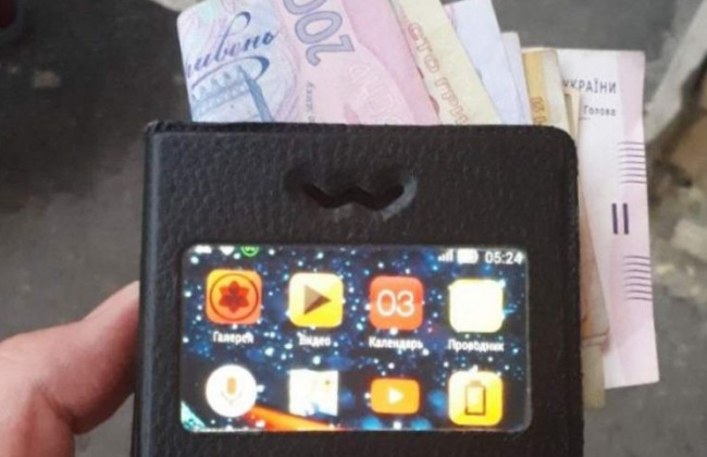 Притворился больным: в Киеве мужчина обокрал медсестру и пациента