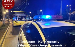 У Києві велосипедист побив пасажира тролейбуса: деталі інциденту