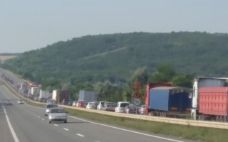 Обвал на трассе Одесса—Киев спровоцировал многокилометровую пробку