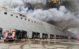 На Одещині горить складський комплекс АТБ площею майже 40 тис кв м