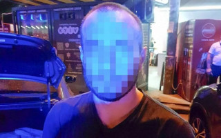 В Киеве таксист напал с ножом на пассажира