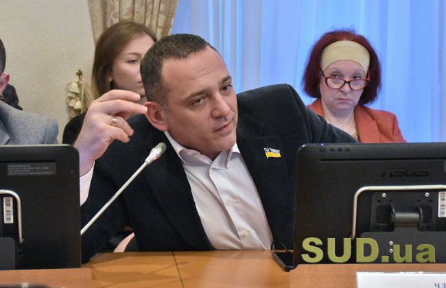 Війна законопроектів: представник «Слуг народу» пропонує позбавити українського громадянства членів фракції Петра Порошенка