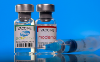 Pfizer і Moderna підвищили ціни на вакцину проти COVID-19 в ЄС