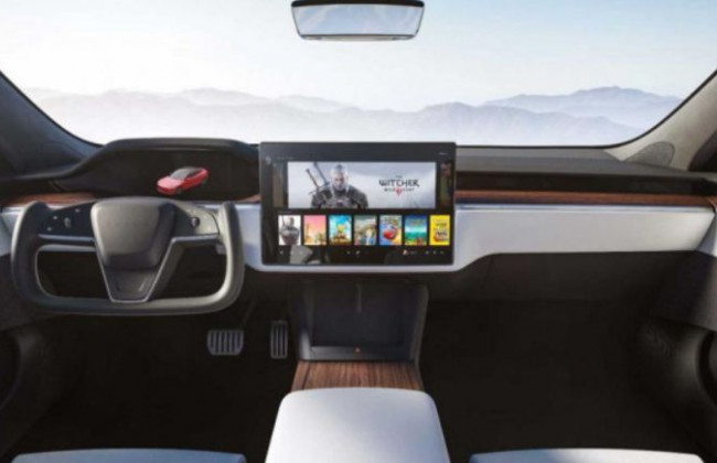 Автомобили Tesla получат руль необычной формы