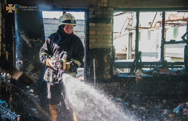 У Києві сталася пожежа в адміністративній будівлі: деталі