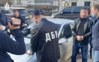 ДБР викрило працівників ДСНС та військовослужбовця, пов’язаних зі зберіганням та продажем наркотиків