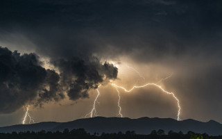 Ураган во Льовове забрал жизнь молодой пары