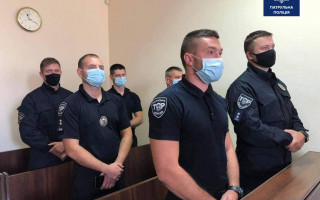 Хлопець проковтнув пакет із наркотиками й задихнувся: у Львові судили шістьох поліцейських
