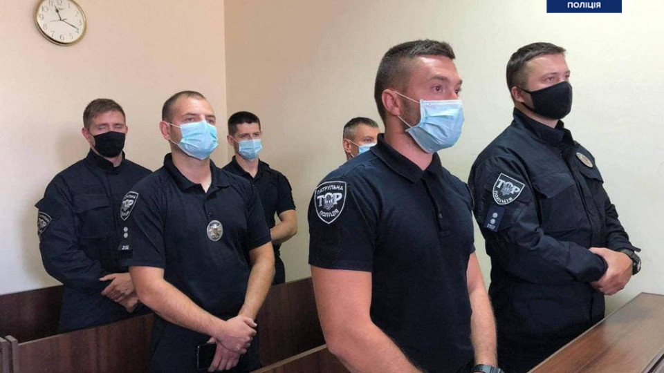 Хлопець проковтнув пакет із наркотиками й задихнувся: у Львові судили шістьох поліцейських