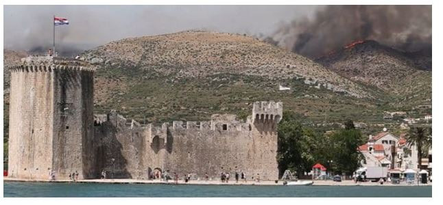 В Хорватии вспыхнули лесные пожары: видео