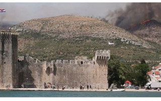 В Хорватии вспыхнули лесные пожары: видео