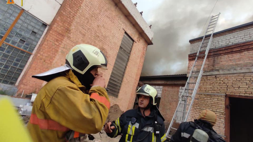 В Киеве горят склады: кадры с места происшествия