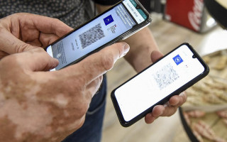 Продажи поддельных сертификатов вакцинации COVID-19 растут: причины