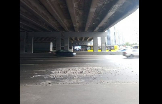 В Киеве начал обваливаться очередной путепровод: что о нем известно