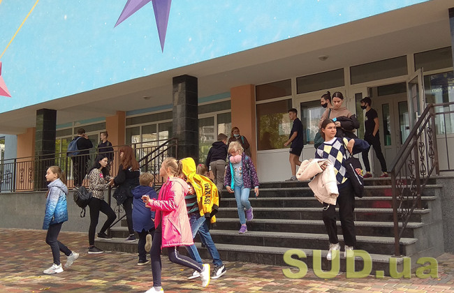 В Киеве мужчина с ножом нападал на детей прямо на улице: что известно