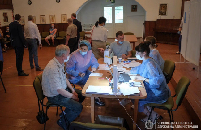 В Черновицкой области врачам обещают премии за прививки