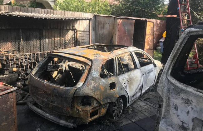 Под Киевом мужчина заказал поджог авто соседа по участку ради земли под СТО