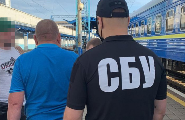Переховувався від слідства: СБУ затримала експосадовця «Укрзалізниці» на вокзалі