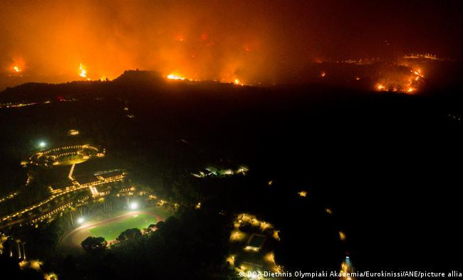 Україна відправила рятувальників боротися із пожежами у Греції