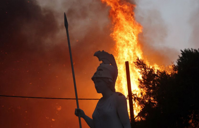 Пожары в Греции: Украина направит 100 пожарных для борьбы с огнем