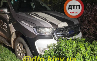 В столице автомобиль снес женщину в 50 метрах от перехода