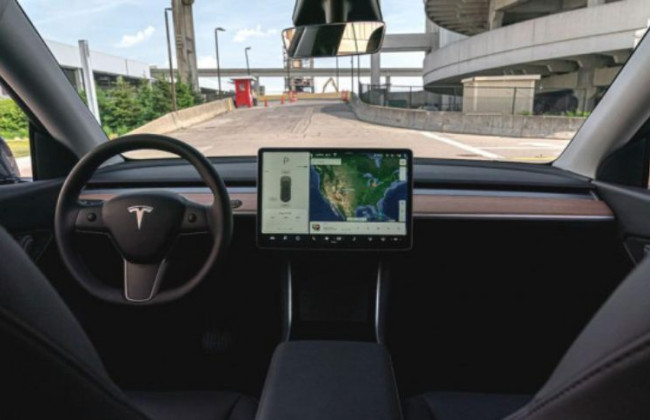 Илон Маск хотел выпустить Model Y без руля, но вмешался главный инженер