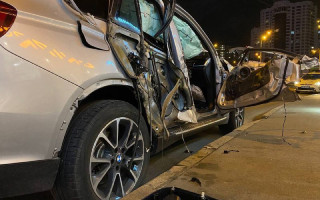 В Киеве пьяный водитель влетел в фуру: видео