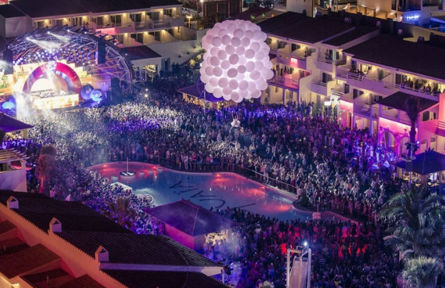 Карантин в Испании: власти наймут детективов для разоблачения запрещенных вечеринок