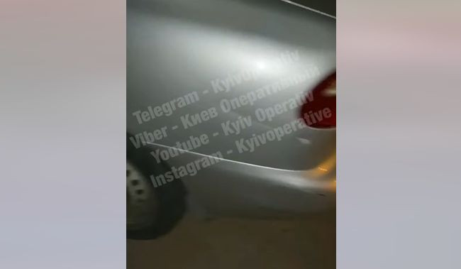 Портит чужие автомобили: в Киеве ищут вандала, видео