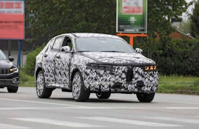 Как выглядит новый кроссовер Alfa Romeo Tonale PHEV 2023 года