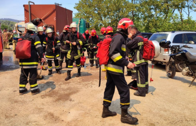 Украинские пожарные спасли от огня два населенных пункта в Греции