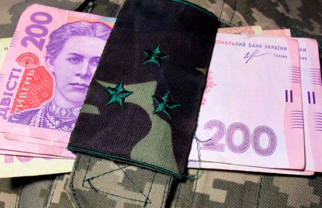 Виплата військовослужбовцю грошової компенсації за неотримане речове майно: практика ВС