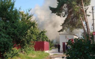Под Киевом вспыхнул мощный пожар в доме