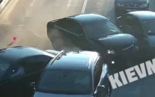 Разбито 5 машин: в Киеве произошло масштабное ДТП, видео