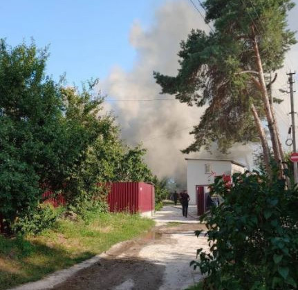 Под Киевом вспыхнул мощный пожар в доме