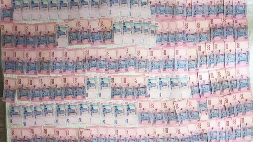 240 тисяч гривень за «зняття порчі»: на Київщині поліція затримала шахрайок