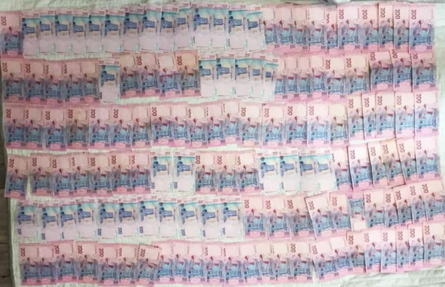 240 тисяч гривень за «зняття порчі»: на Київщині поліція затримала шахрайок
