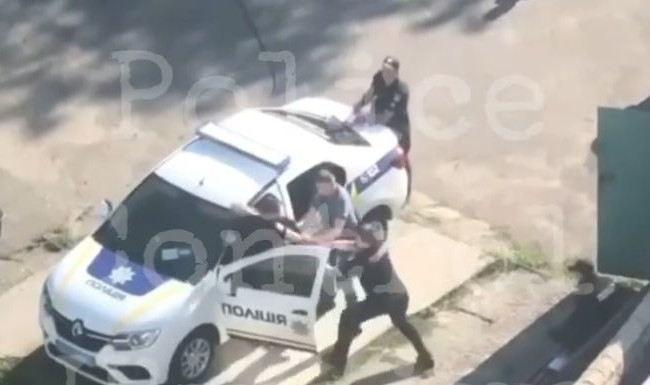 Под Киевом подрались сотрудники полиции, видео